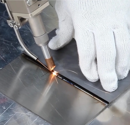 4 in 1 multifunzione 1500W 3000W macchina per la pulizia del metallo con saldatura laser
